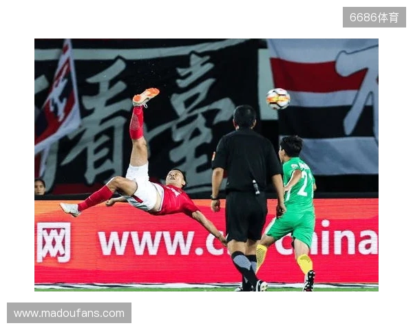 完美融入！廷伯：埃泽上演帽子戏法不是巧合，他很努力性格也很好